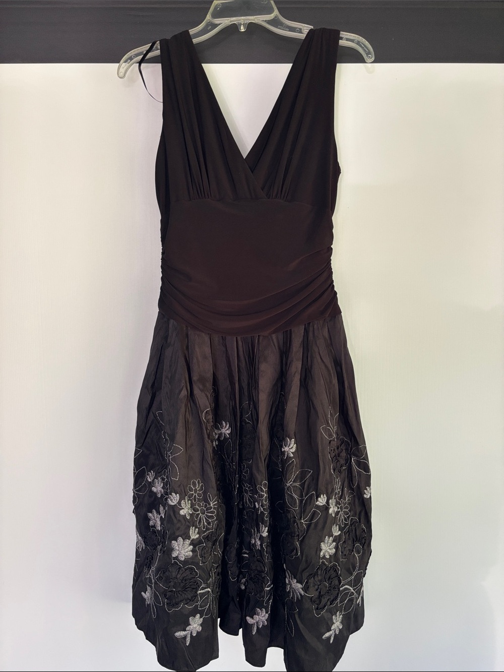 Vintage Sleeveless V-Neck Black Floral Embroidered Midi Dress